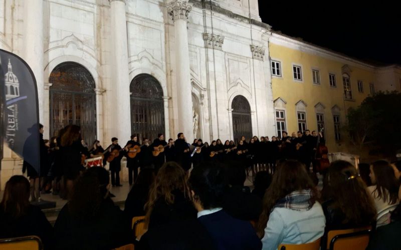 A serenata ao luar das Tunas na Basílica da Estrela