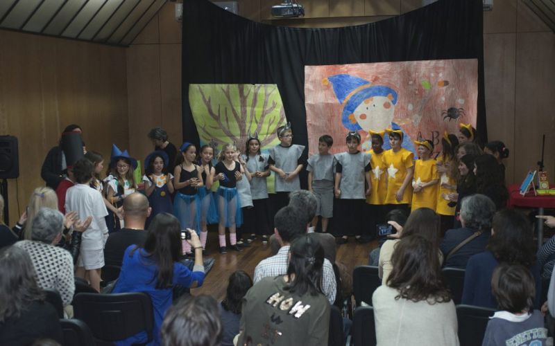 “A Bruxa Zézinha” pelos alunos do 4ºB da Escola 72