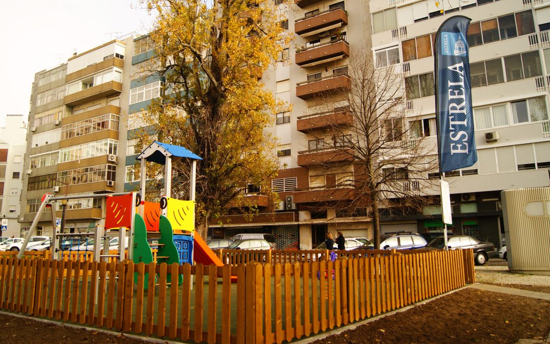 Parque Infantil e Parque Canino na Praça São João Bosco