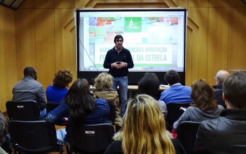 Procura de Emprego |Um por Todos e Todos por Um