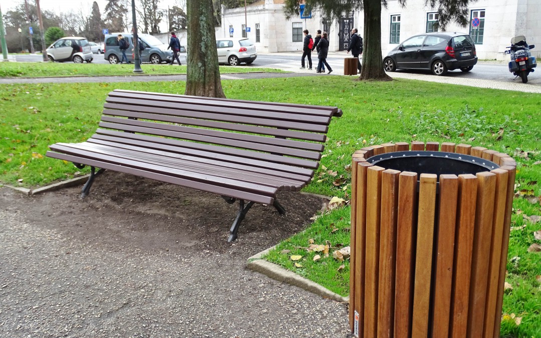 Investimento | 13 novos bancos de Jardim na Praça São João Bosco