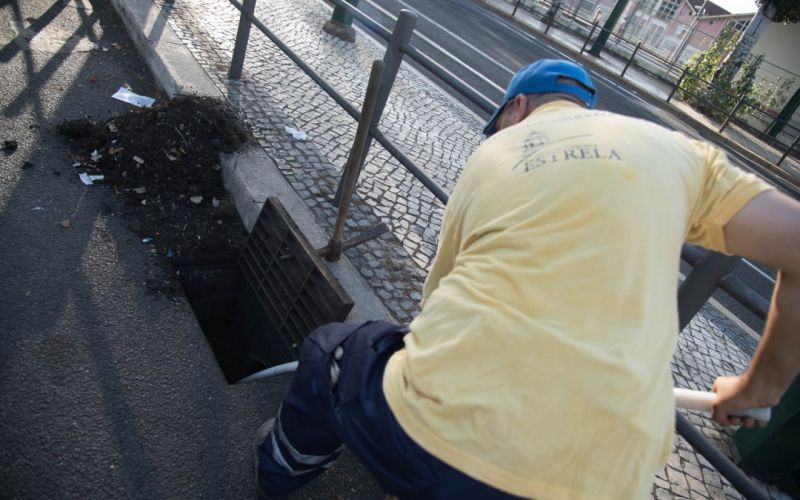 Plano de limpeza de sarjetas em ação