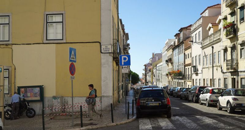 Quiosque da Rua Borges Carneiro retirado pela CML
