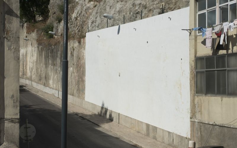 Um ano depois a CML termina a intervenção no Muro da Rua Maria Pia