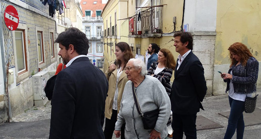 Presidente de Ovar visita bairro da Madragoa