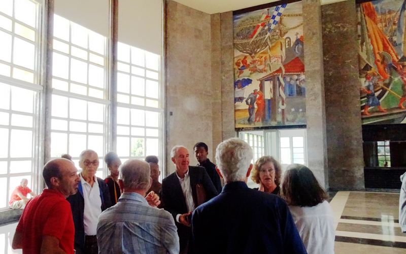 Visita aos painéis de Almada Negreiros 