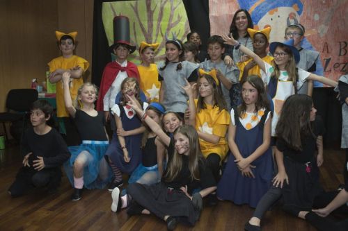 “A Bruxa Zézinha” pelos alunos do 4ºB da Escola 72