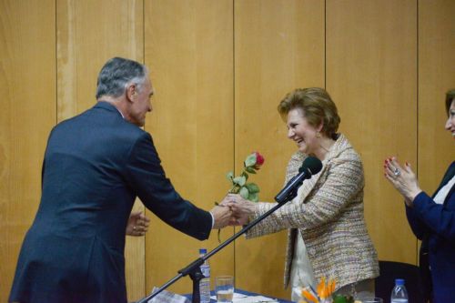 Maria Cavaco Silva: a primeira dama, a pedagoga, a Mulher