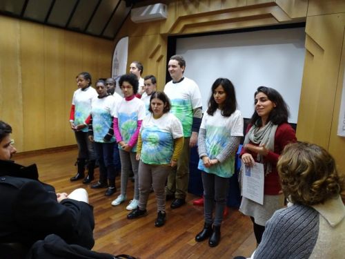 “Estrelas de Natal” iluminam a sala de exposições da Academia Estrela