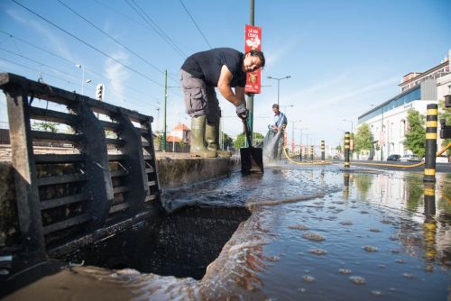 Prevenção|Plano de limpeza das sarjetas na Estrela