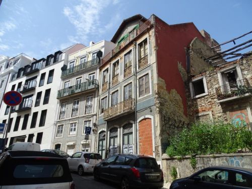 Prédios “abandonados” na Estrela são emparedados para segurança dos moradores