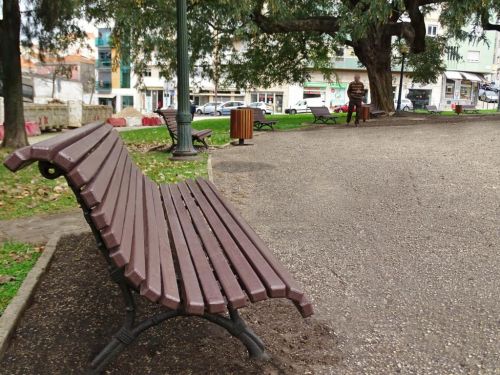 Investimento | 13 novos bancos de Jardim na Praça São João Bosco